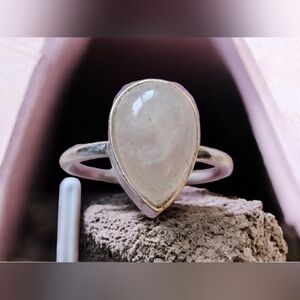 NWT ROSE QUARTZ / 925 SILVER TEARDROP RING